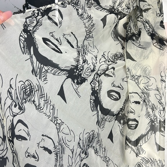 Marilyn Monroe Scarf - Picture 2 of 2